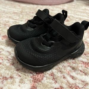 Black Nike Revolution Tennis Shoes - Size 6c